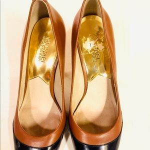 Michael Kors Pumps Women's 7 M Two Tone Shoe